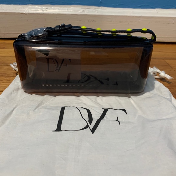 DVF WRISTLET. NWOT. Comes with dust bag - Picture 4 of 6